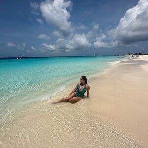 Meet your Posher, Ari